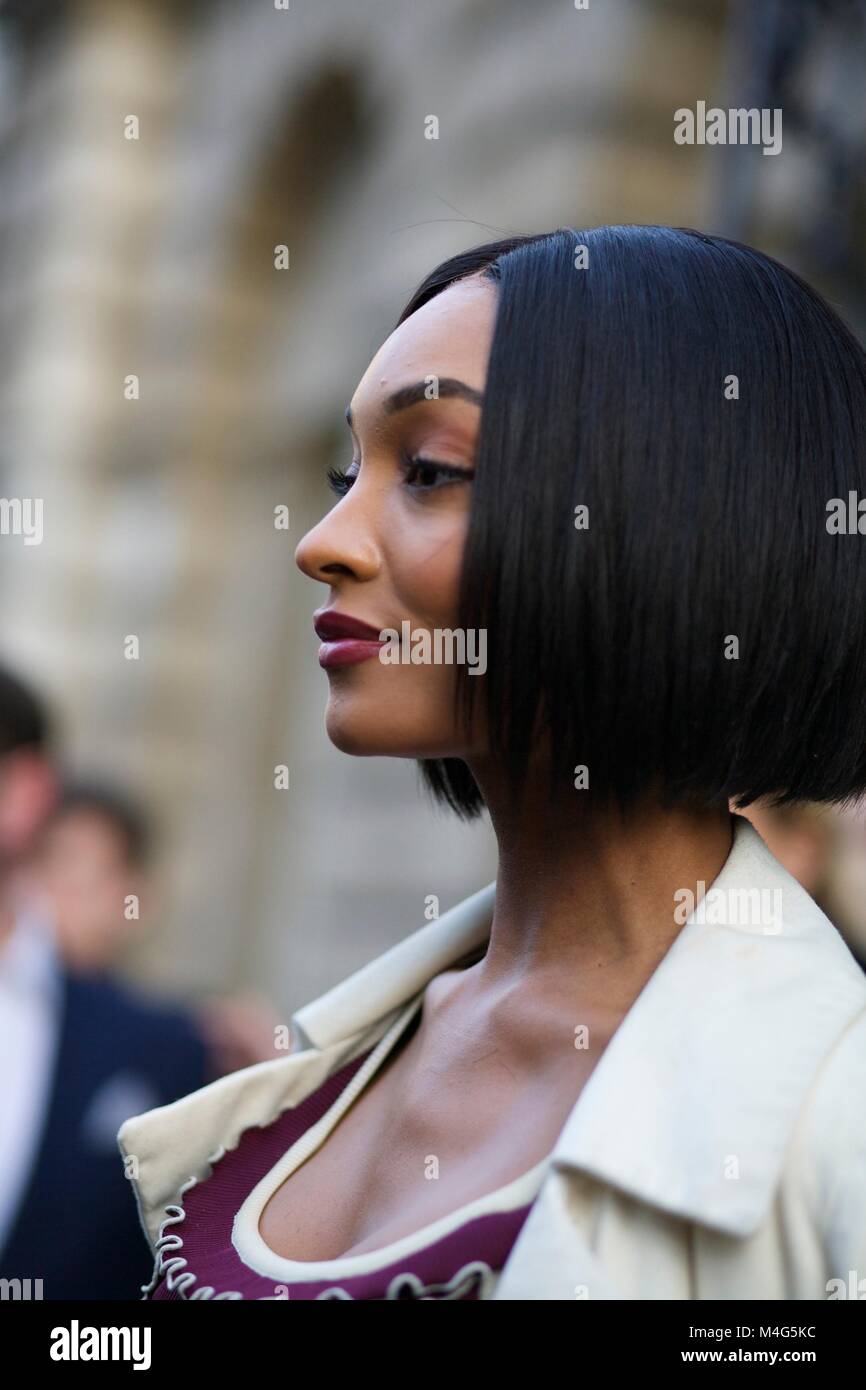 Londres, Reino Unido. 16 Feb, 2018. Jourdan Dunn, Edward Enninful y Vanessa Kingori asistir a la morera'sAutumn-Winter 2018 desfile durante el primer día de la Moda de Londres : Londo Febrero 2018 Crédito: sherion mullings/Alamy Live News Foto de stock