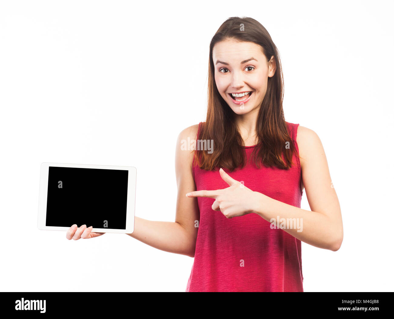 Linda mujer sosteniendo y mostrando la pantalla en blanco de una tableta electrónica, aislado en blanco Foto de stock