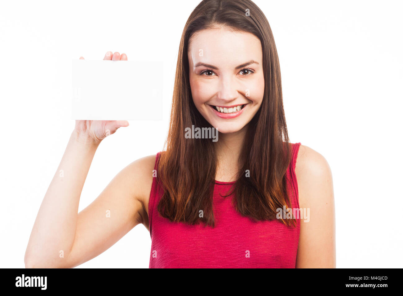 Joven morenita mostrando una tarjeta de presentación en blanco, aislado en blanco Foto de stock