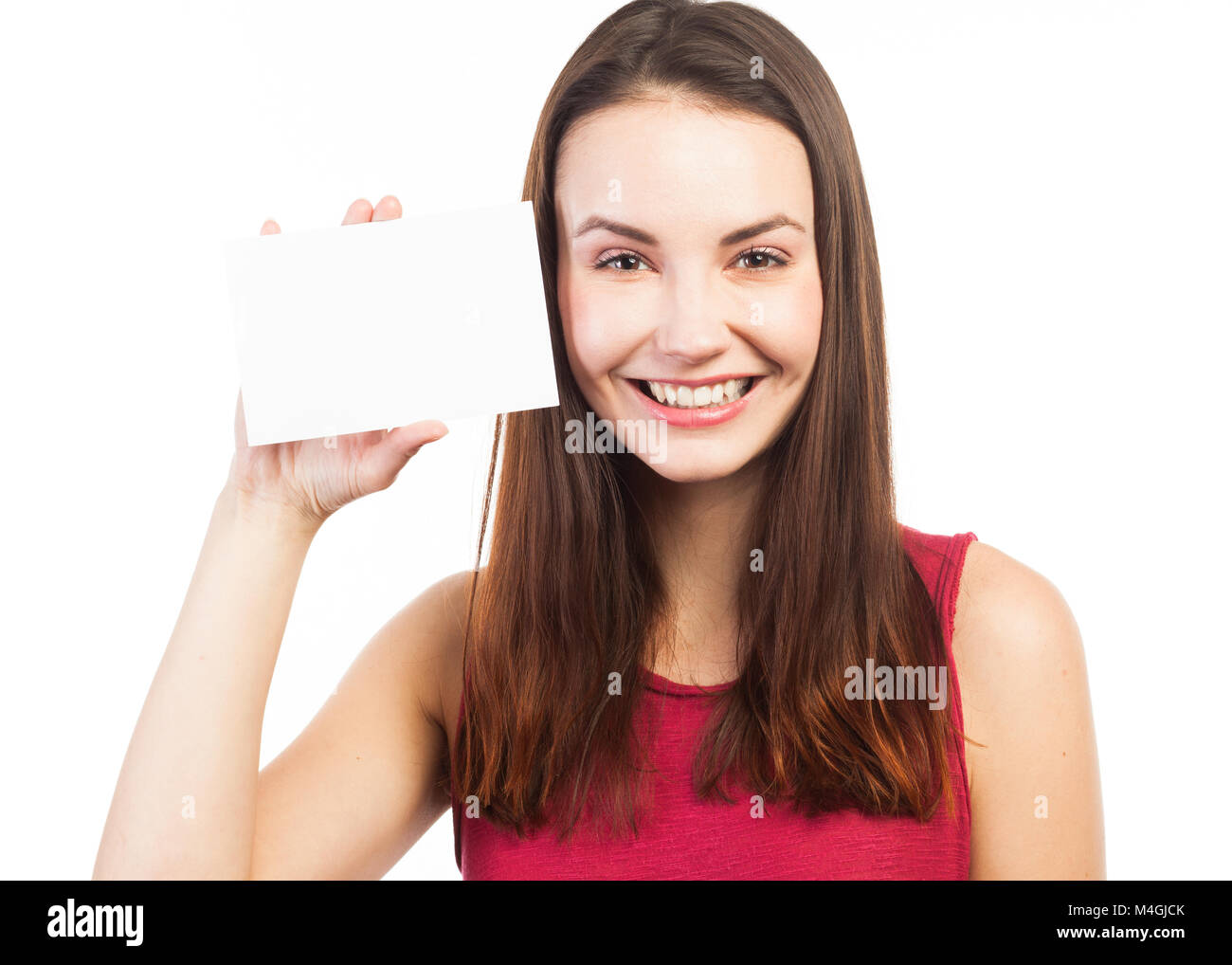 Joven morenita mostrando una tarjeta de presentación en blanco, aislado en blanco Foto de stock