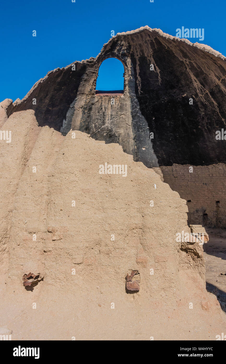 Los hornos de carbón de leña de chopo, mampostería tradicional “colmena
