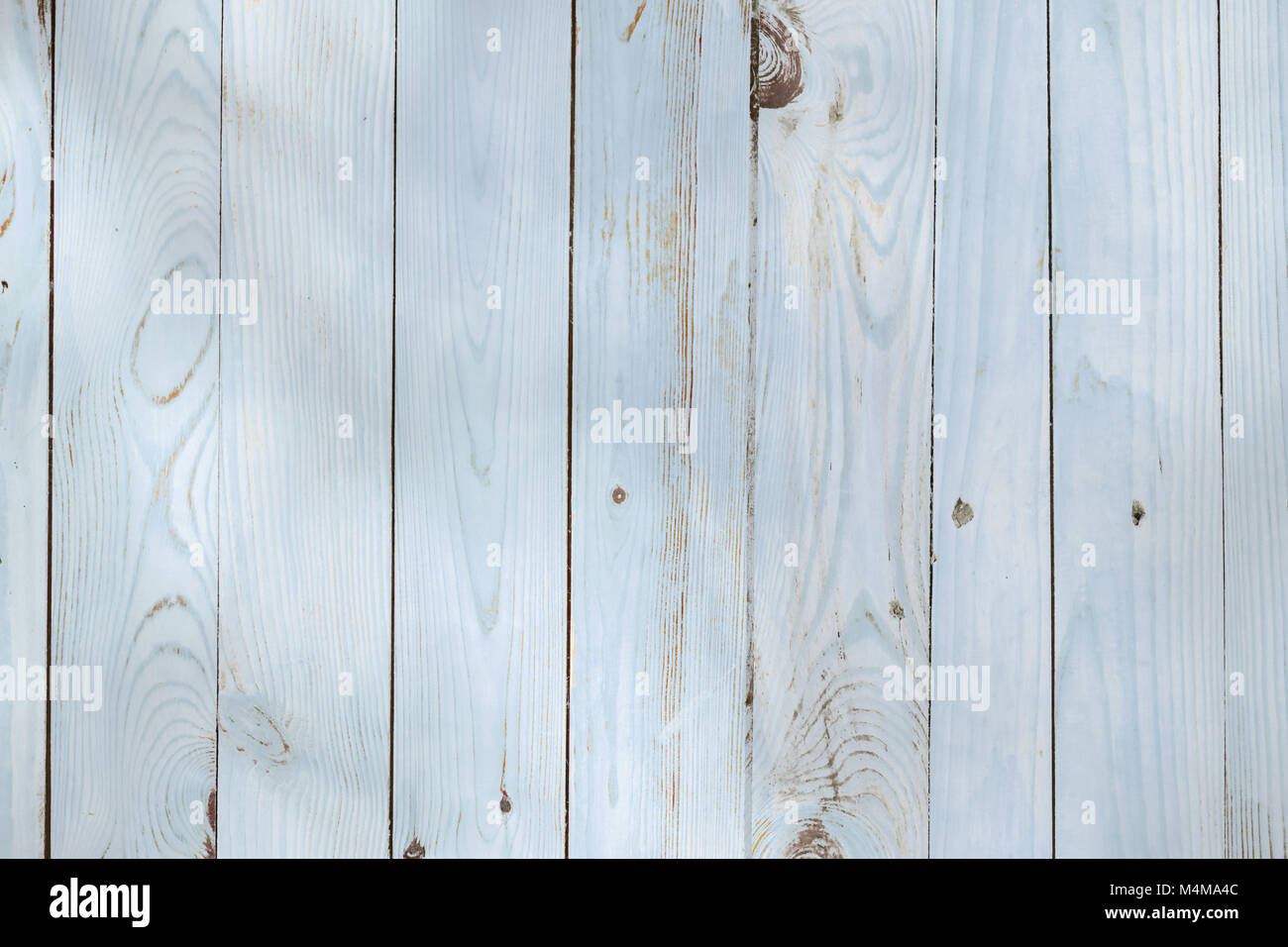 Tablas de madera clara y fresca con restos de pintura blanca. Fondo de  textura natural Fotografía de stock - Alamy