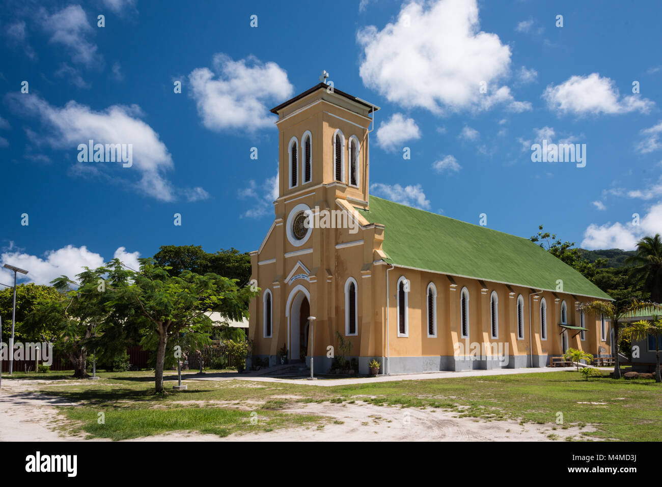 Iglesia de la comunidad, La Digue, Seychelles Foto de stock