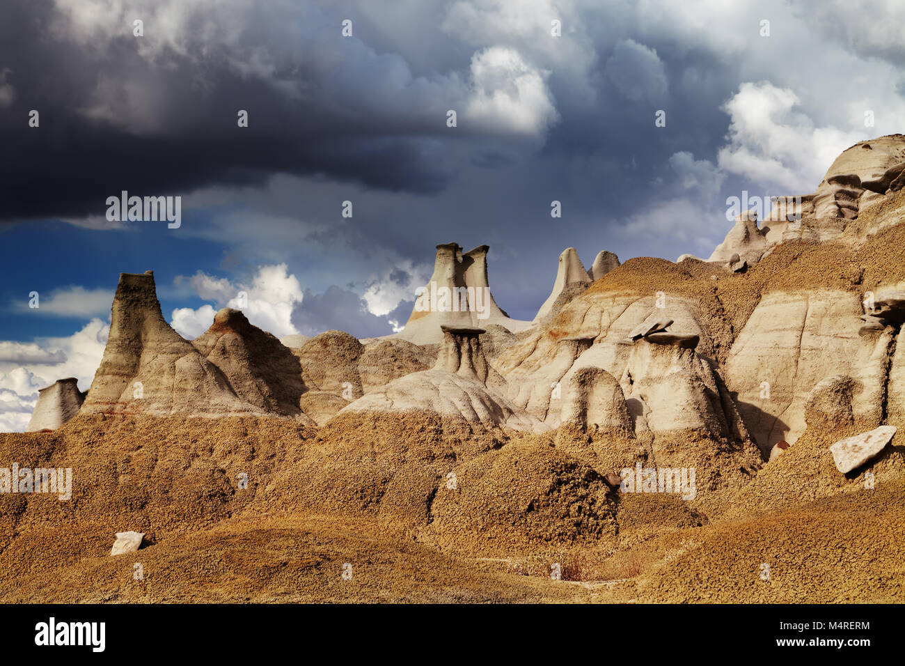 Las formaciones rocosas de Bisti Badlands, Nuevo México, EE.UU. Foto de stock