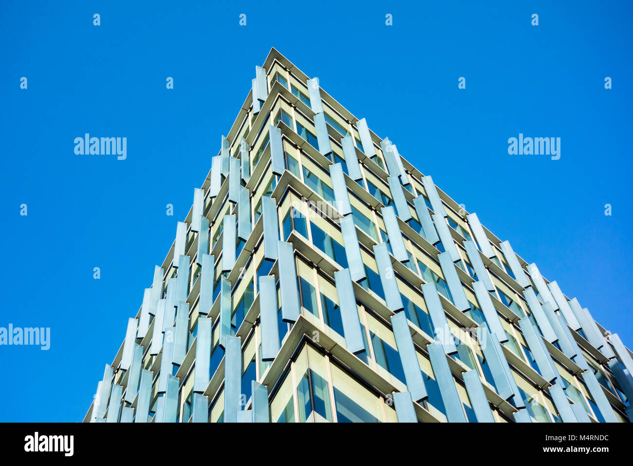 Aletas azules edificio por aliados y Morrison, Bankside, 110 Southwark Street, London, UK Foto de stock