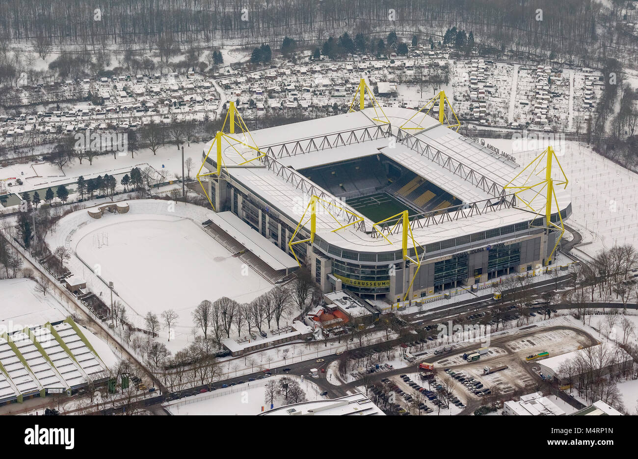 Vista aérea, Signal Iduna Park, primera liga, Westfalenstadion, Dortmund Dortmund Bundesliga estadio en la nieve, Dortmund, Ruhr, Nordrhein-Westfalen, Foto de stock