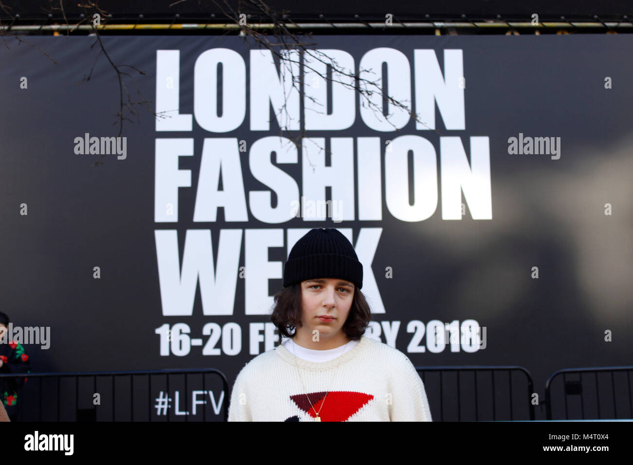 Londres, Reino Unido. 17 Feb, 2018. La Semana de la Moda de Londres 17-02-18 Street Style y protesta anti pieles.Crédito: Alex Cavendish/Alamy Live News Foto de stock