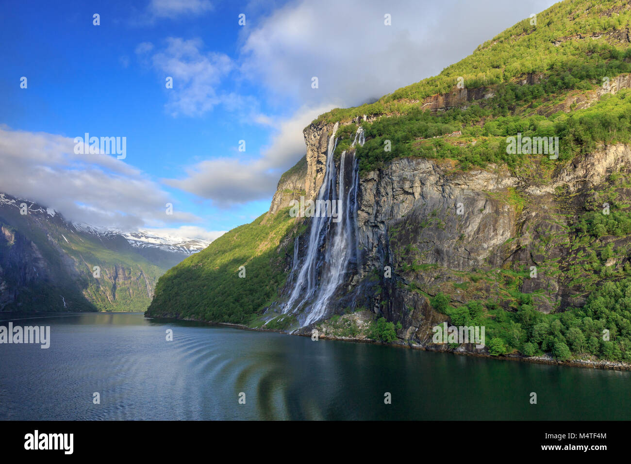 Las siete hermanas cascadas en el Geirangerfjord Foto de stock