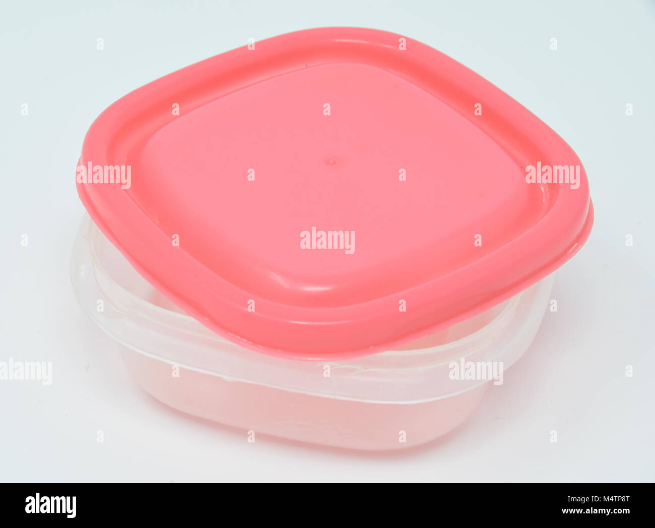 Reading, Reino Unido - 03 de febrero de 2018: un pequeño tupperware caja  con una tapa rosa Fotografía de stock - Alamy