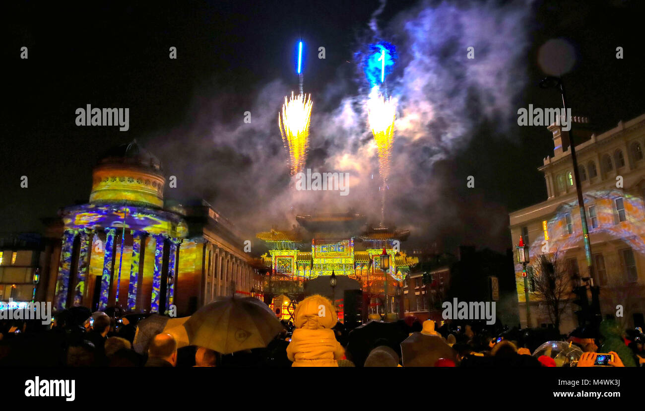 Liverpool's Arch, el chino más grande fuera de China, celebra su fiesta anual de Año Nuevo Chino, el Año del Perro. Foto de stock
