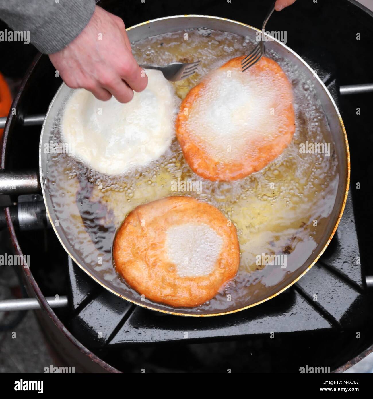 Ollas de aluminio para cocinar fotografías e imágenes de alta resolución -  Alamy