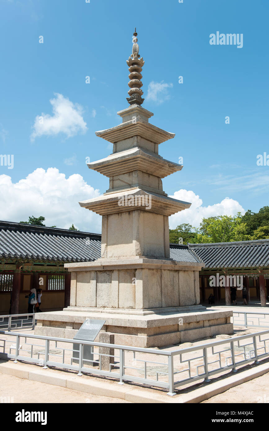 La pagoda Seokgatap piedra en el templo Bulguksa, Corea del Sur. Foto de stock