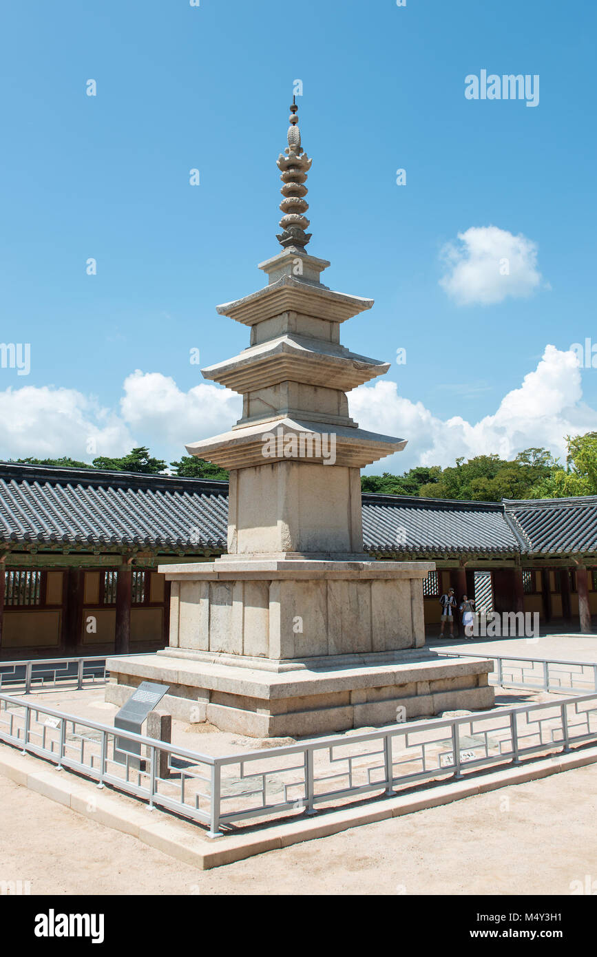 La pagoda Seokgatap piedra en el templo Bulguksa, Corea del Sur. Foto de stock