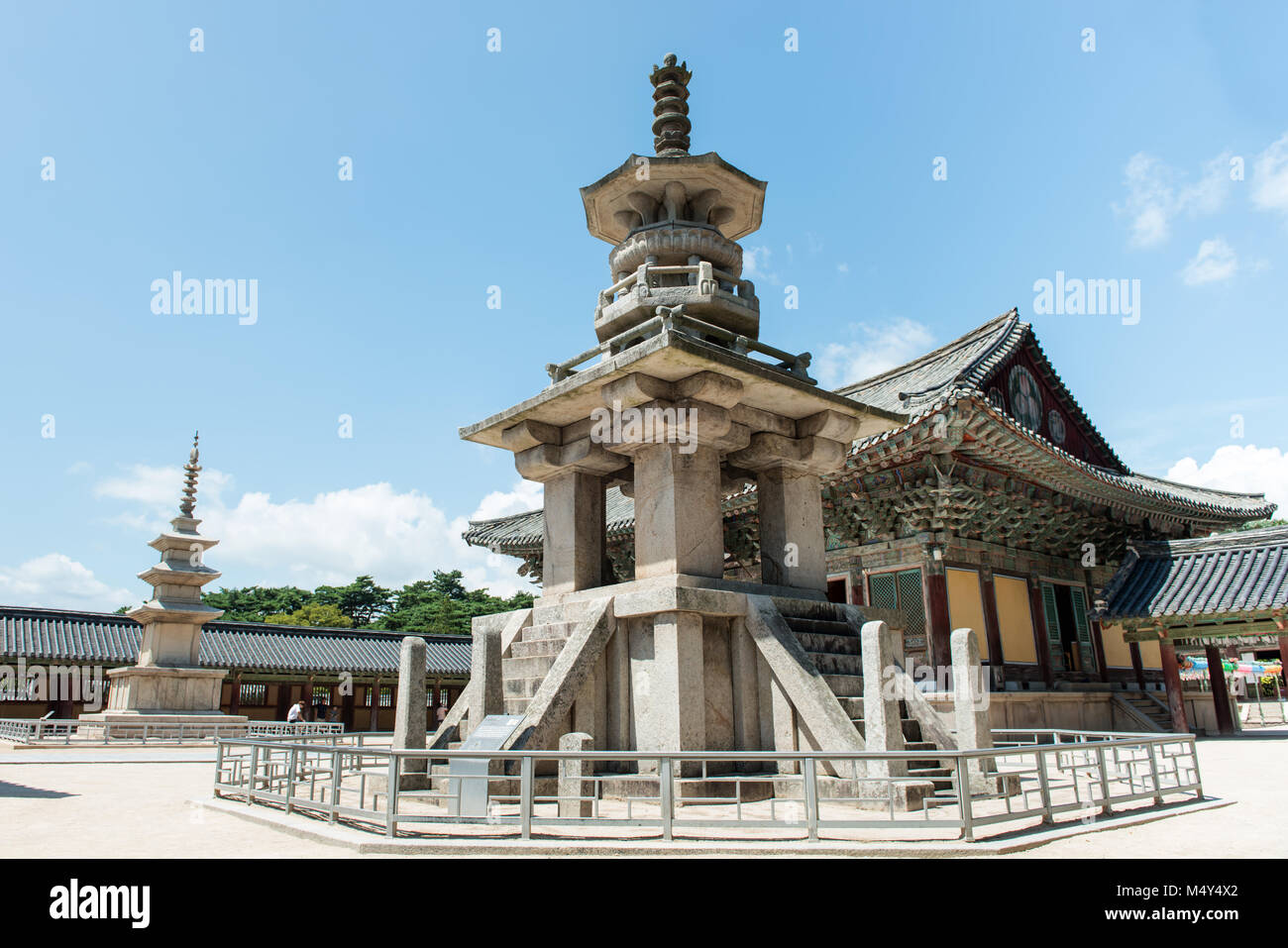 La pagoda de piedra en el templo Bulguksa Dabotap, Corea del Sur. Foto de stock