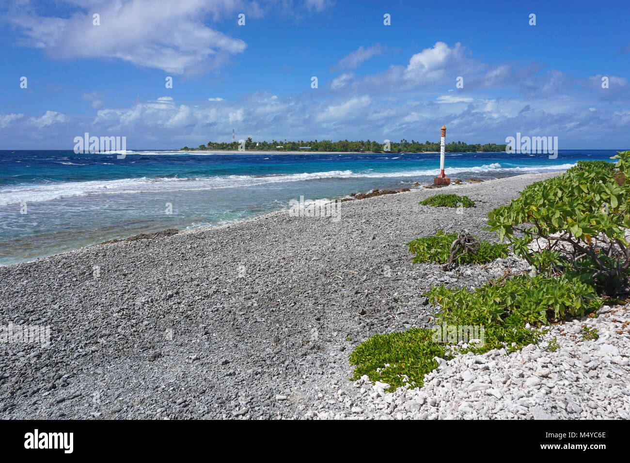 La Polinesia Francesa, el atolón de Rangiroa el canal Tiputa, Tuamotus, Océano Pacífico del sur Foto de stock