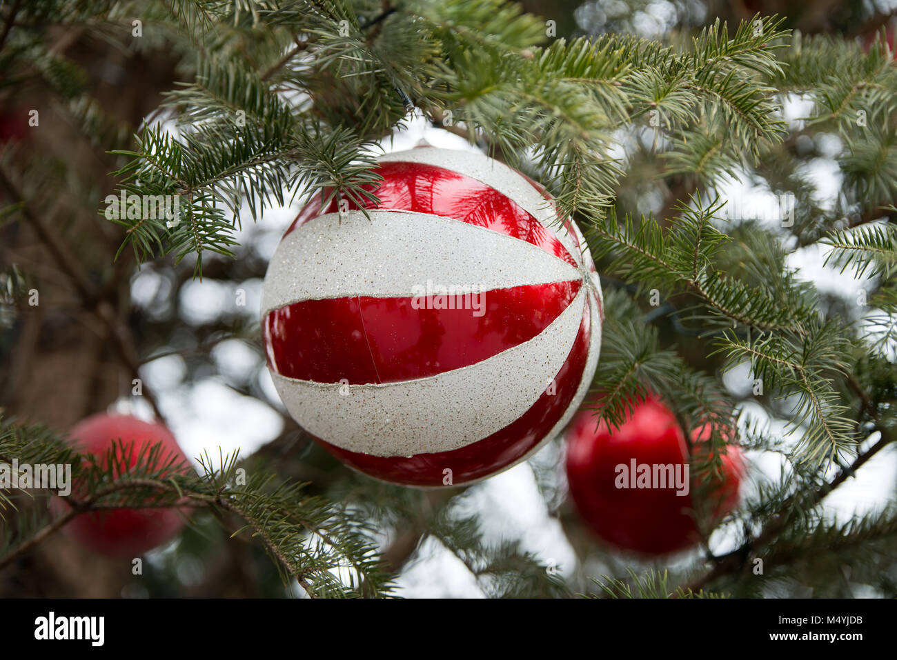 Bolas de Árbol de Navidad Accesorios Fotografía de stock - Alamy