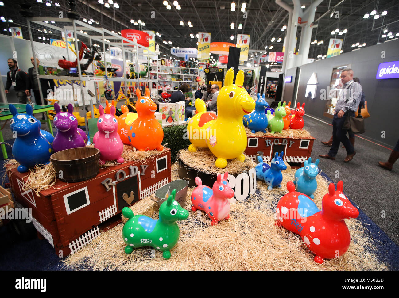 Nueva York, Estados Unidos. 19 Feb, 2018. Rody juguetes están en exhibición  en la 115 North American International Toy Fair en el Centro de  Convenciones Jacob K. Javits en Nueva York, Estados