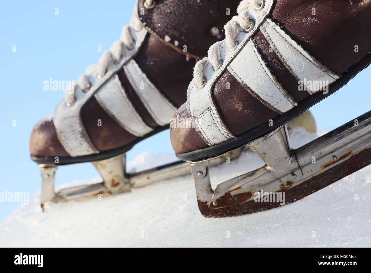 Patines para hombre fotografías e imágenes de alta resolución - Alamy