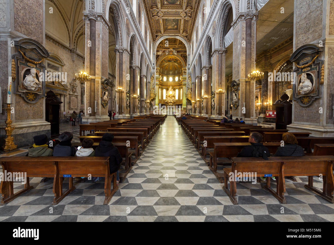 Cattedrale di Santa Maria Assunta - Catedral de Nápoles Foto de stock