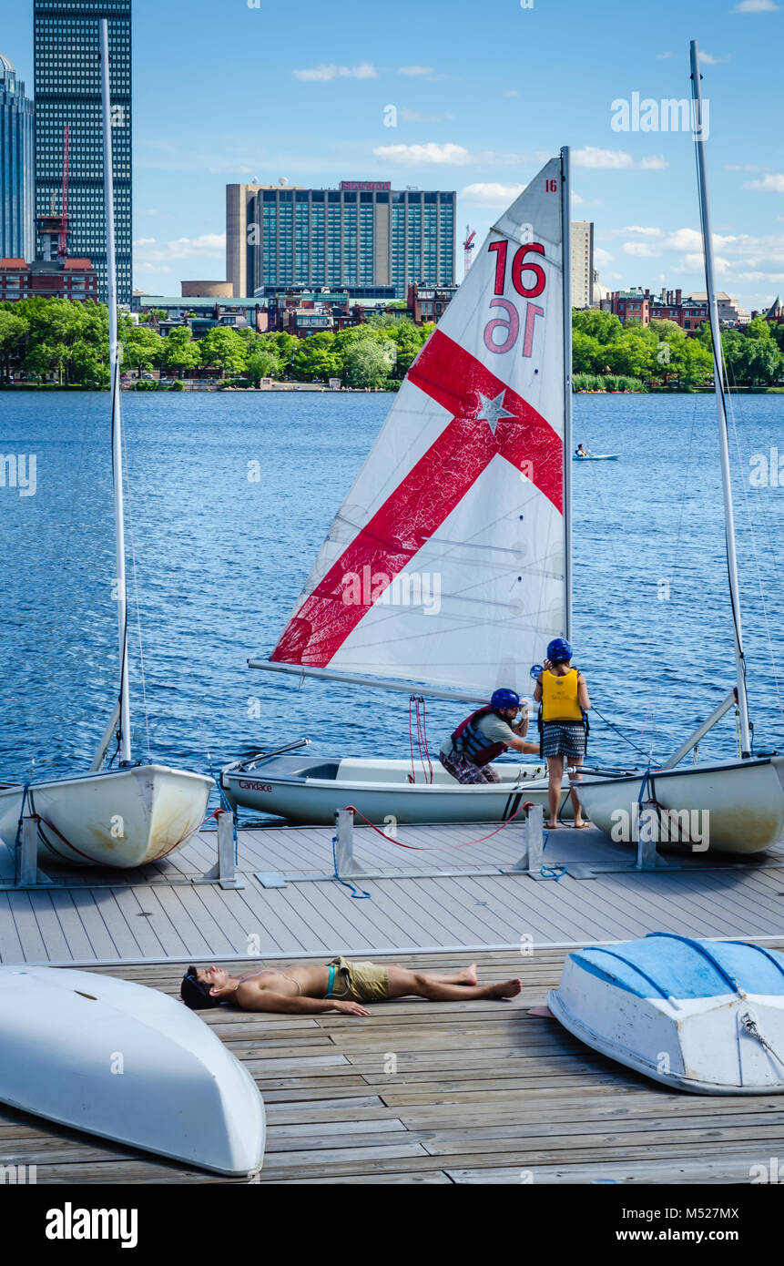 Desde 1935, el MIT ha sido el pabellón de vela, donde miles de personas en la zona de Boston han aprendido y perfeccionado de vela y las carreras en el río Charles. Foto de stock