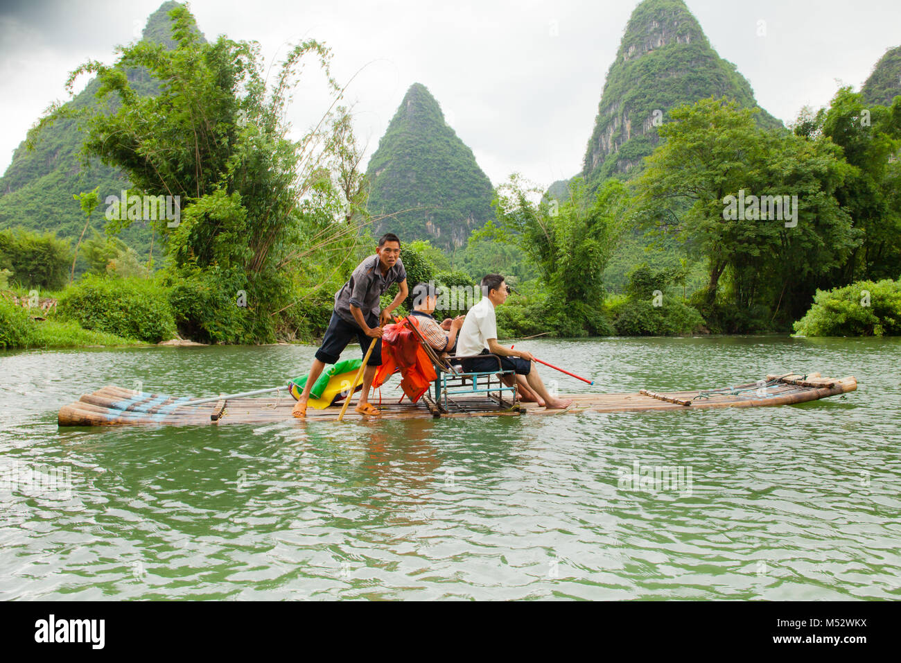 Yulong river rafting banboo china Foto de stock