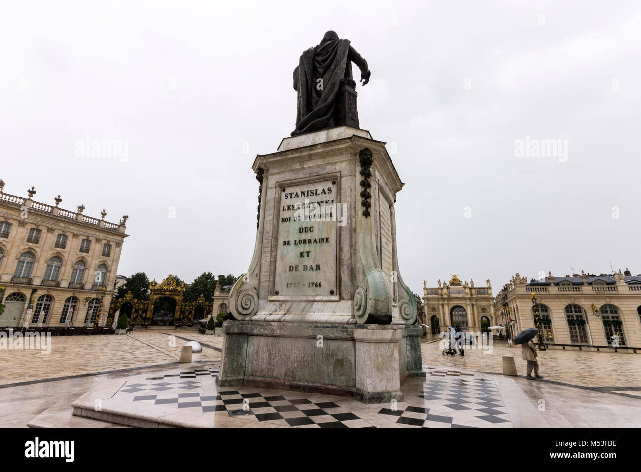 Estatua de bronce de Stanislaw Leszczynski en la Plaza Stanislas de Nancy, Francia. Un sitio de Herencia Mundial desde 1983 Foto de stock