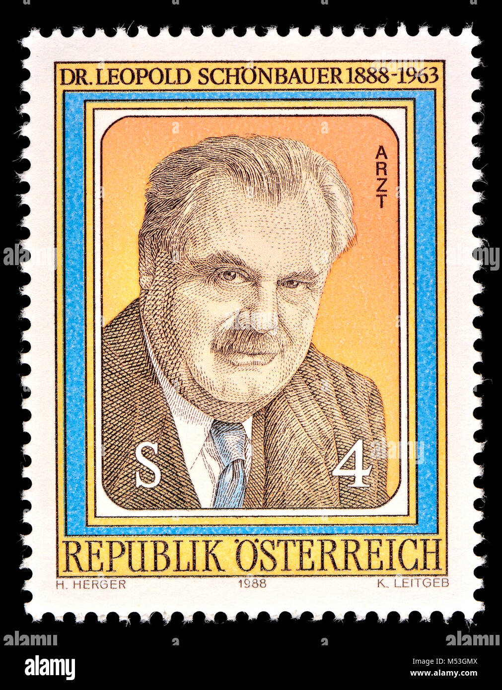 Sello austriaco (1988) : Leopold Schönbauer (1888 - 1963) cirujano austríaco e investigador de cáncer Foto de stock