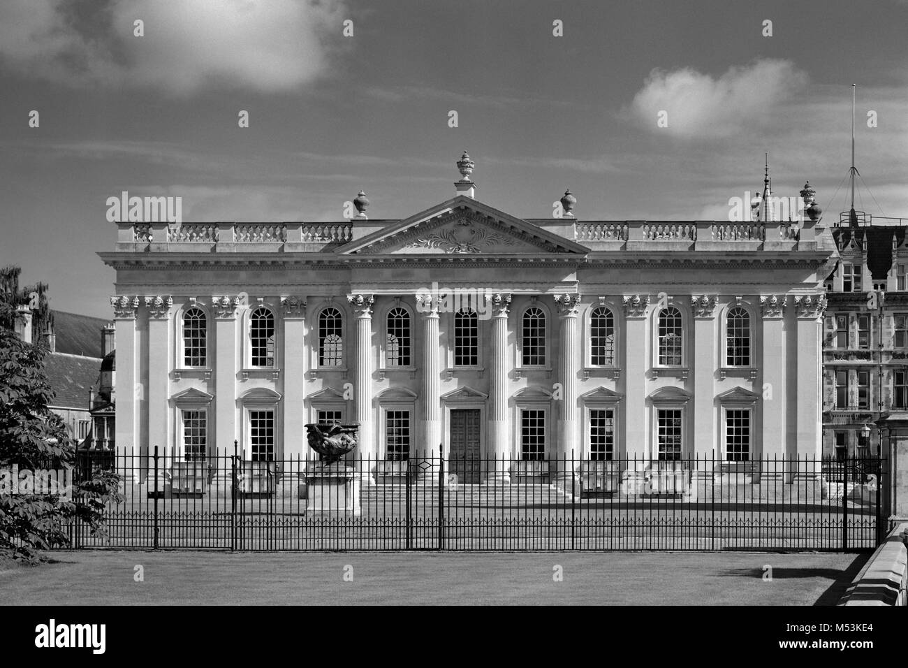 Senate House de la Universidad de Cambridge en King's Parade Foto de stock