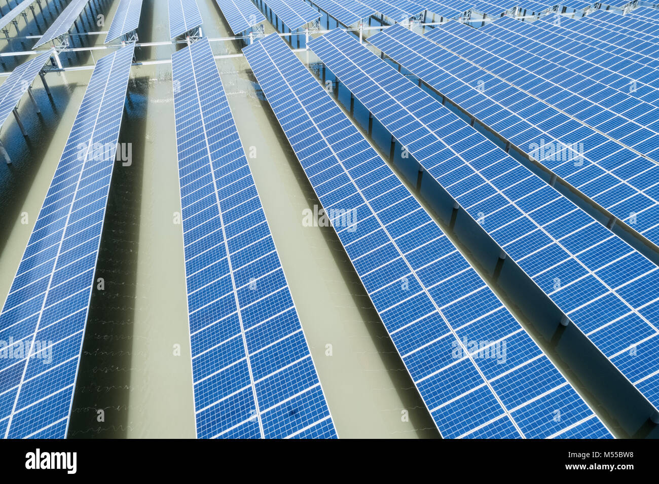 Estación de energía solar desde arriba Foto de stock