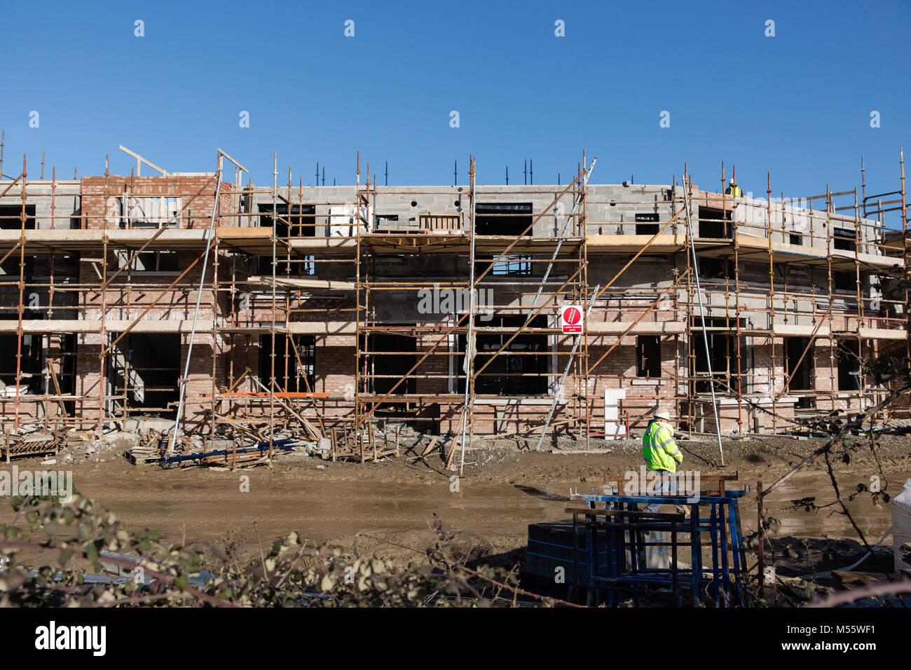 Maynooth, Condado de Kildare, Irlanda. 20 Feb 2018: Irlanda luchas del sector vivienda para satisfacer la demanda como todavía no suficiente se están construyendo nuevas viviendas. Sitio de construcción en Maynooth. Foto de stock