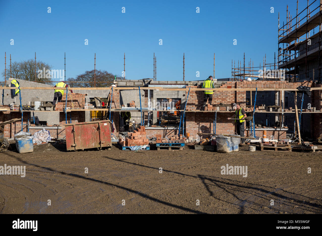 Maynooth, Condado de Kildare, Irlanda. 20 Feb 2018: Irlanda luchas del sector vivienda para satisfacer la demanda como todavía no suficiente se están construyendo nuevas viviendas. Sitio de construcción en Maynooth. Foto de stock