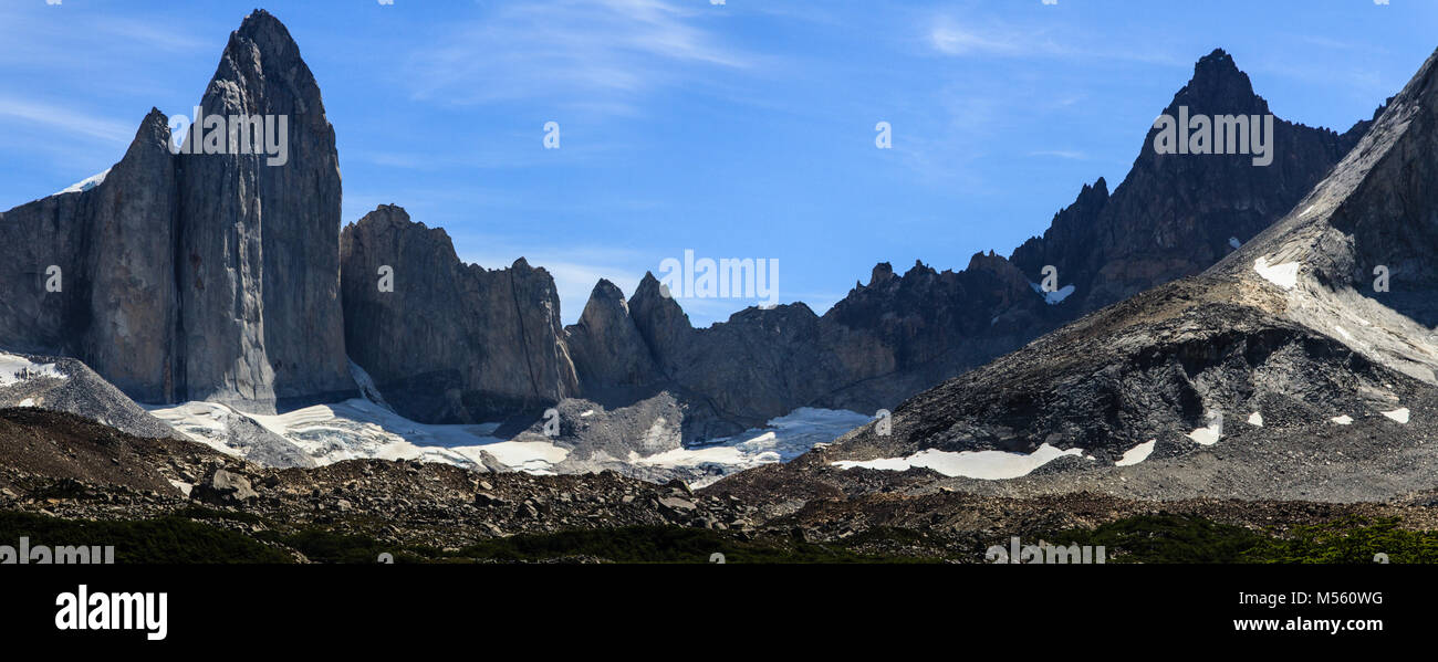 Una vista panorámica del valle del Francés sección de la W a pie ruta de senderismo en el Parque Nacional Torres del Paine en la Patagonia Foto de stock