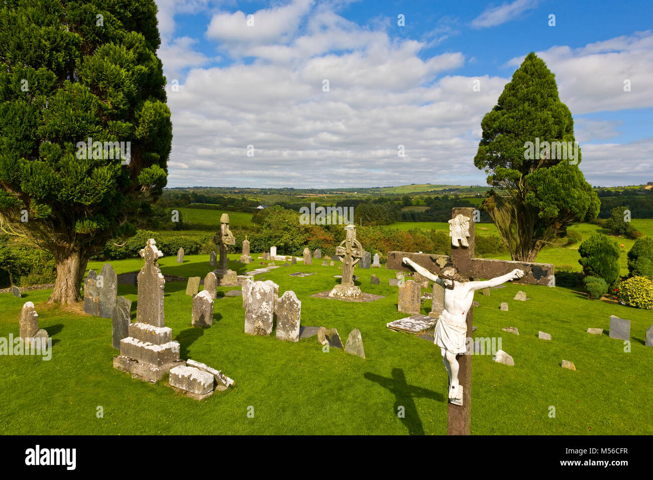 Cerca de la aldea de Ahenny en el Condado de Tipperary son dos del siglo  VIII, celta Cruces alta, dos de los primeros ejemplos que se pueden  encontrar en Irlanda Fotografía de