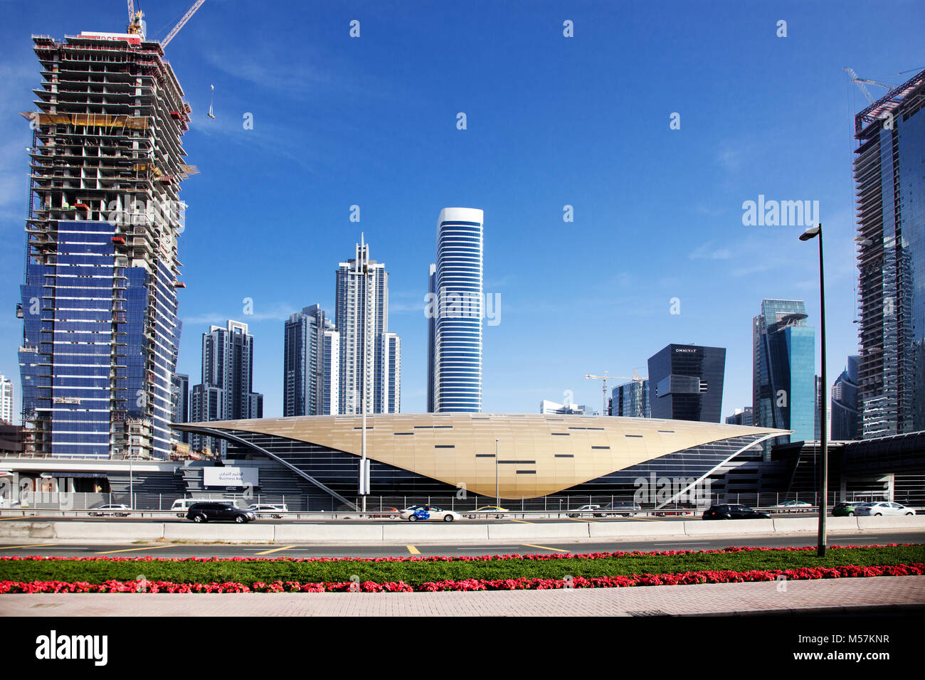 DUBAI, Emiratos Arabes Unidos, Febrero, 2018:ver en modernos rascacielos de Dubai, la ciudad de más rápido crecimiento en el mundo. Foto de stock