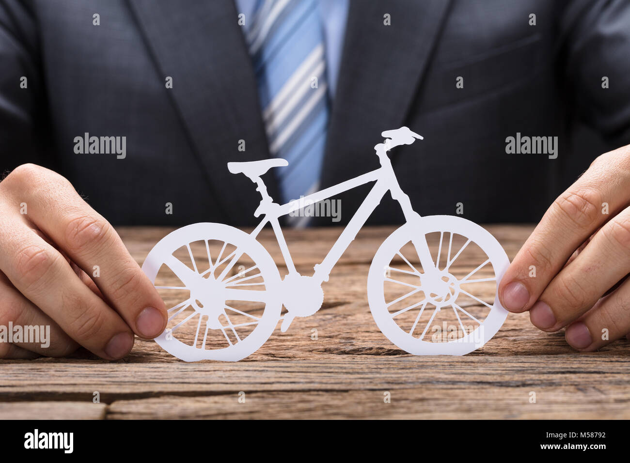 Bicicleta de papel fotografías e imágenes de alta resolución - Alamy