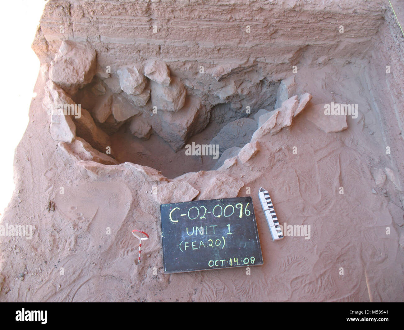 Grand Arqueología IMG. El Parque Nacional del Gran Cañón: Este gran fogón  de losa se excavó en Axhandle alcoba. Datación con carbono 14 indica que se  utilizan entre 430 - 620 E.C. (