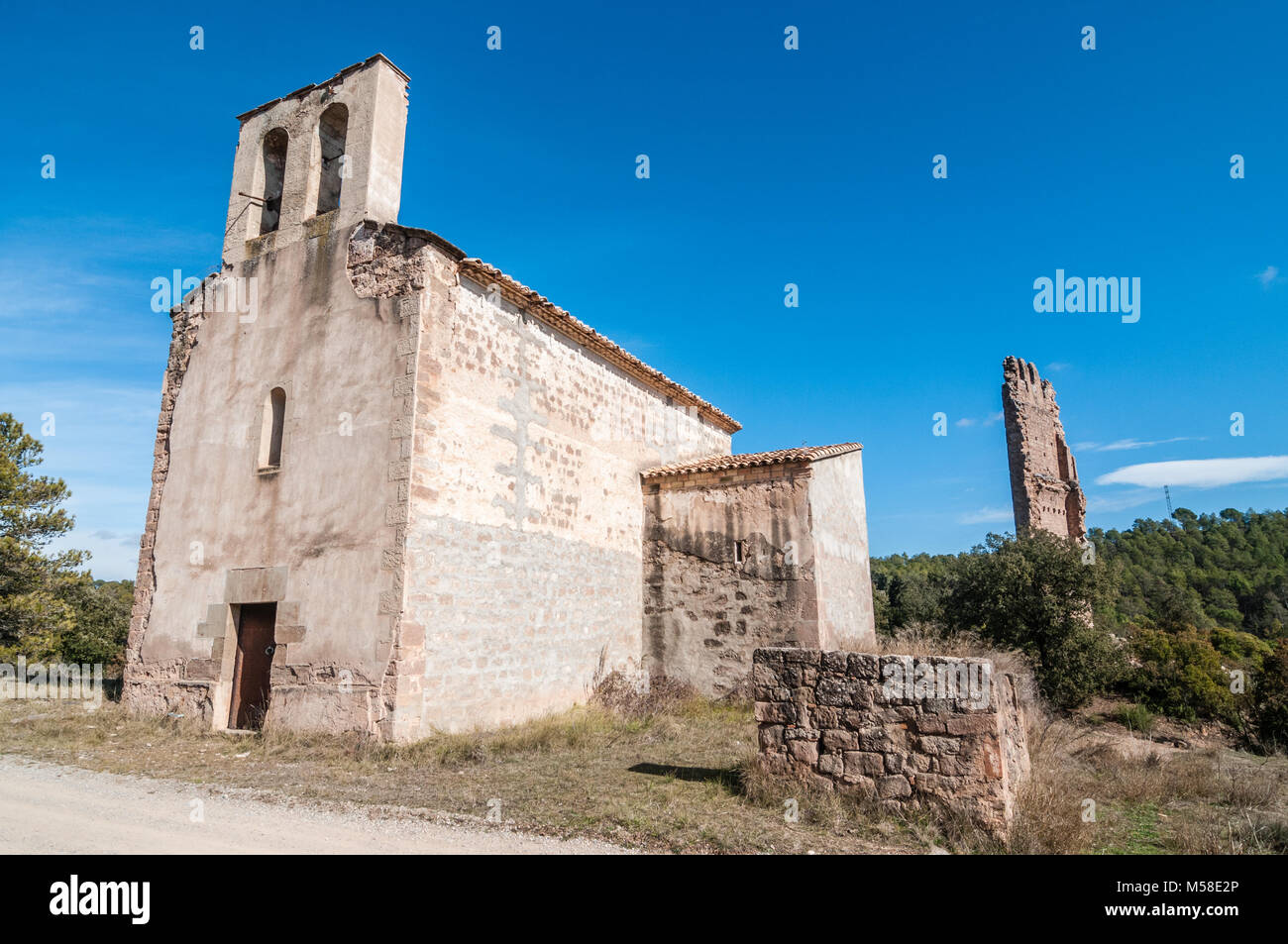 Iglesia de Santa Maria de Merola, iglesias rurales, siglo XVII, Puig-reig, Cataluña, España Foto de stock