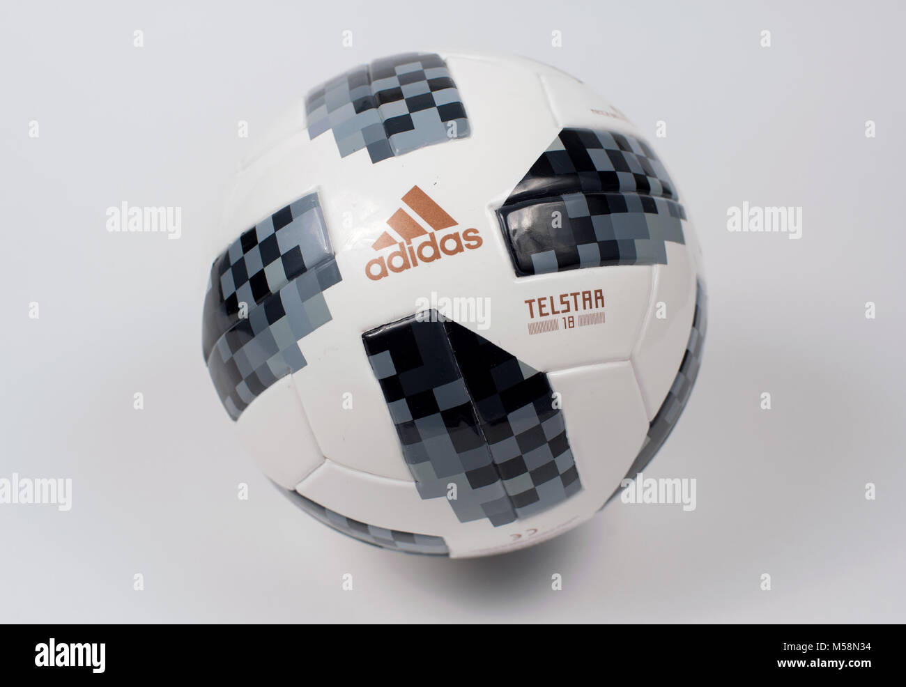 Es una suerte que Incompatible Nublado 2 dic 2017 Moscú, Rusia el balón oficial de la Copa Mundial de la Fifa 2018  Adidas Telstar 18 Fotografía de stock - Alamy