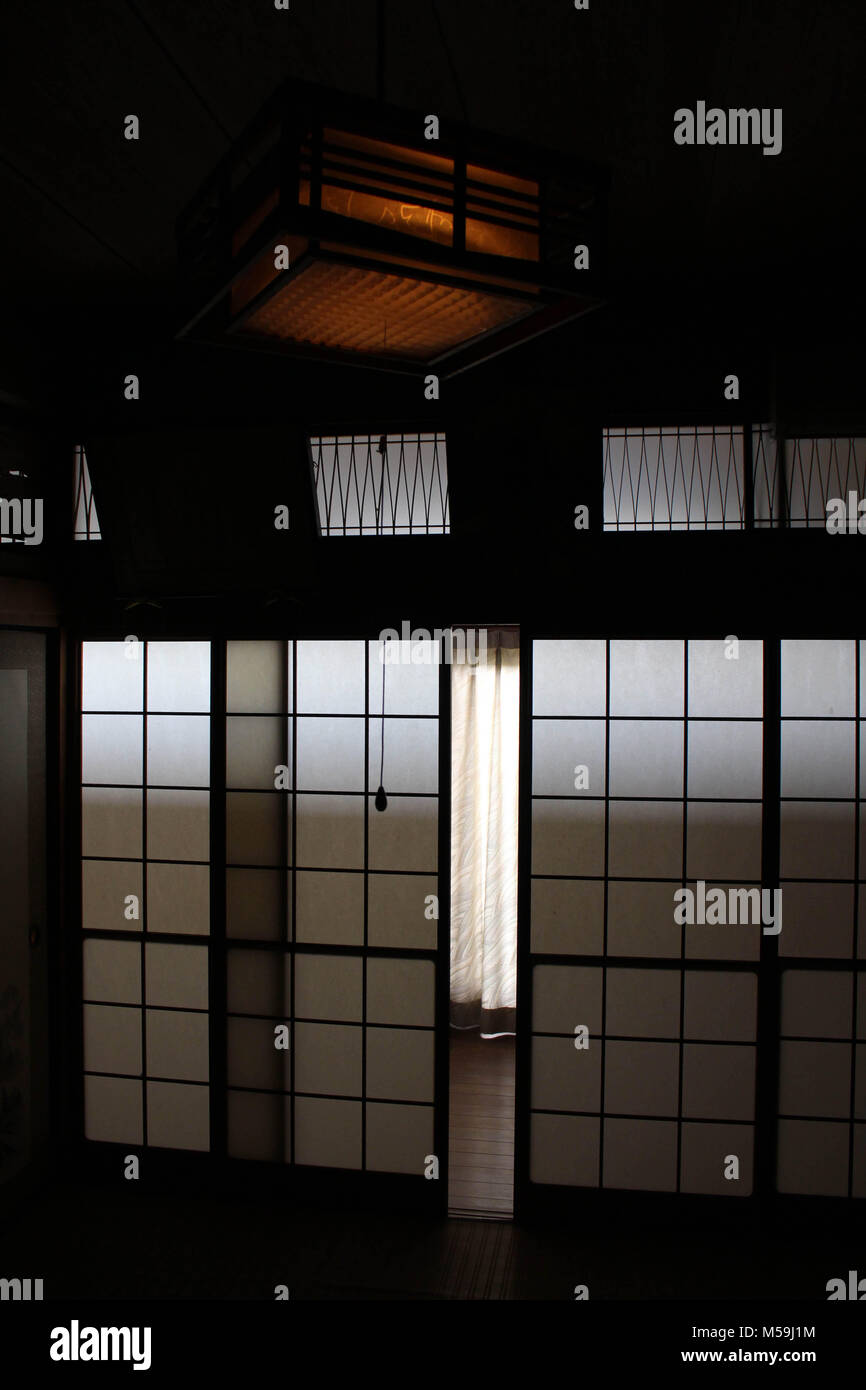 Casa De Madera Residente Japonesa Del Tatami Japonés Foto de archivo -  Imagen de cristal, techo: 147281872