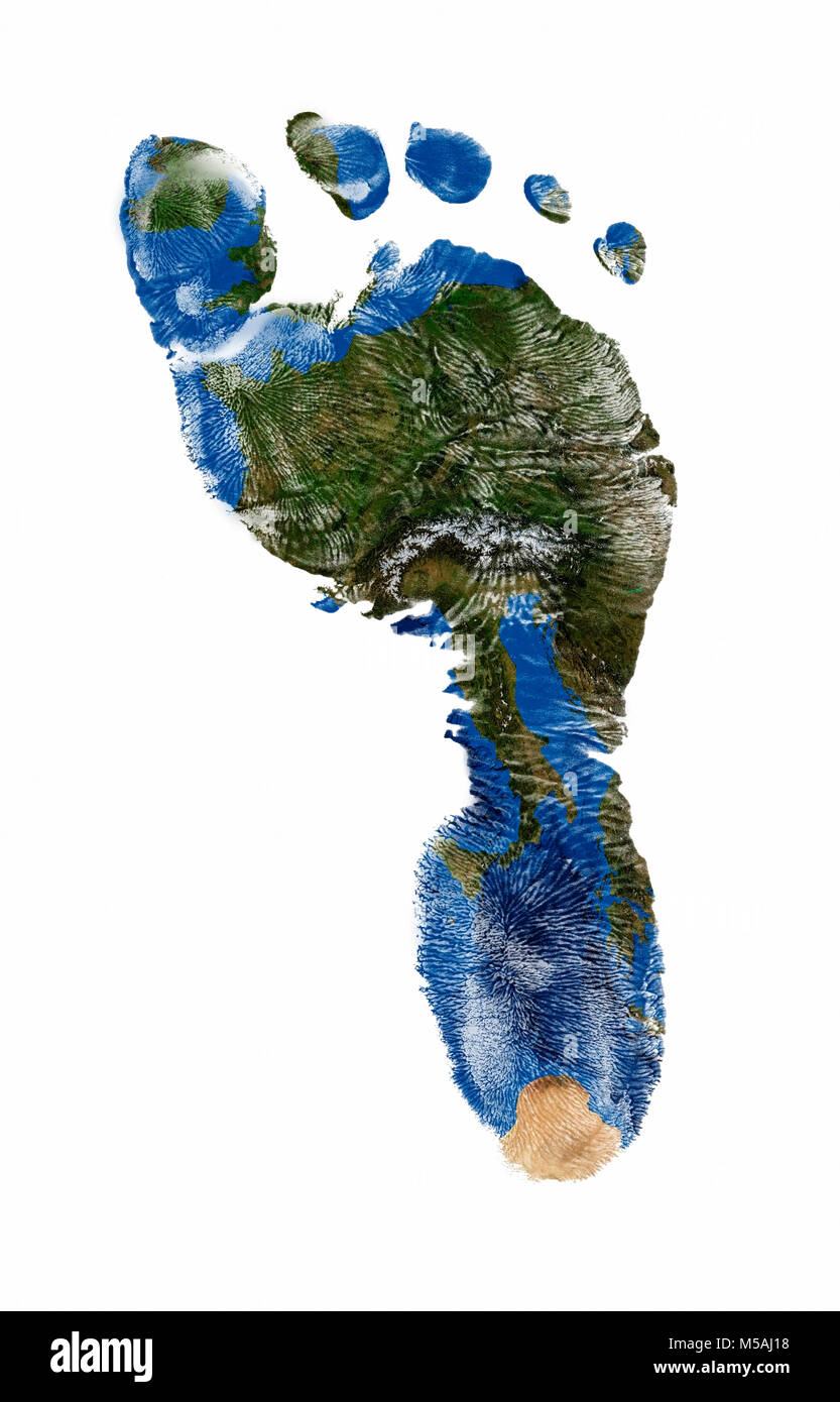Verdadera huella del pie del niño con un mapa del mundo de Europa - aisladas sobre fondo blanco. Foto de stock