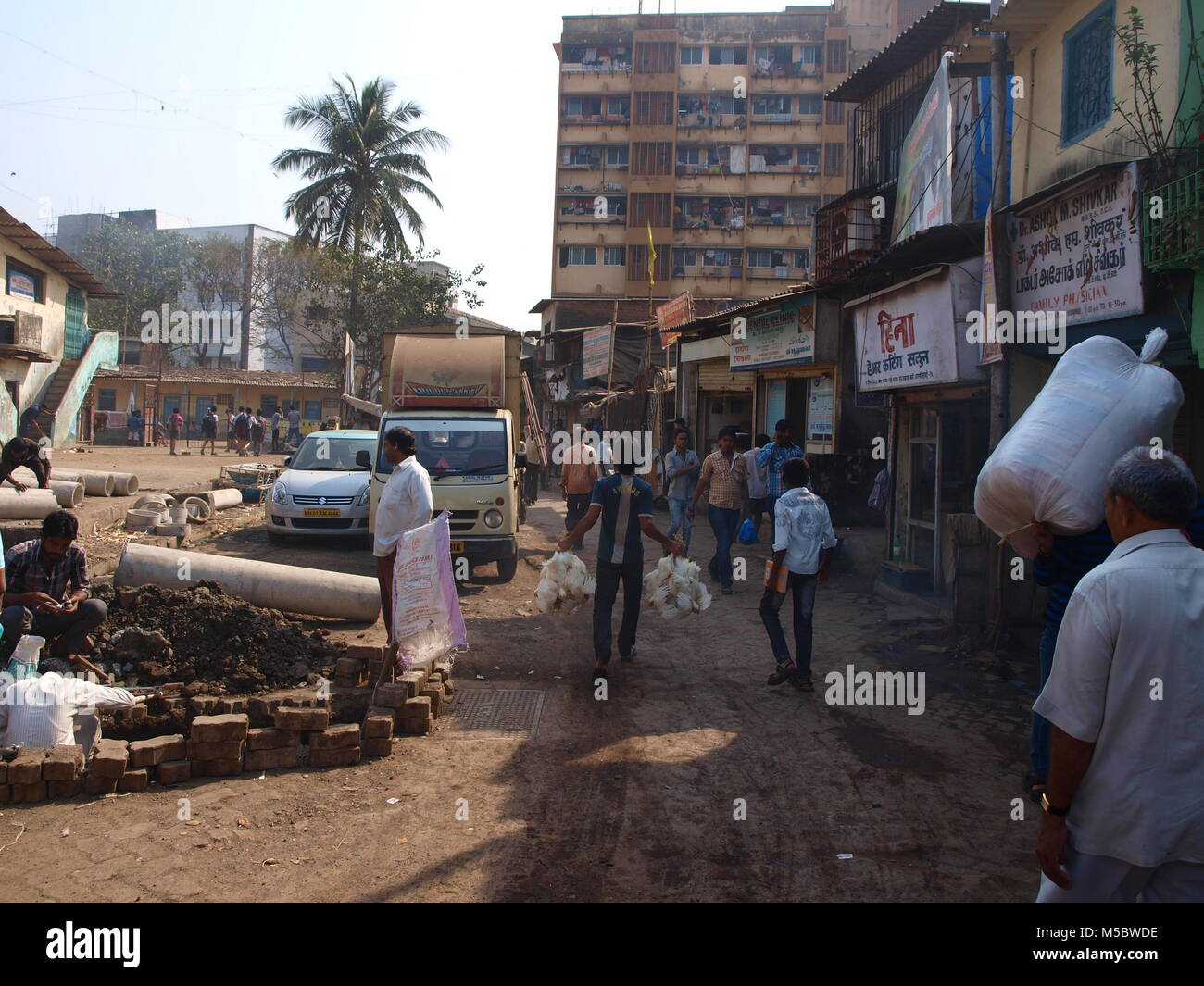 La vida cotidiana en los barrios de tugurios, Mumbai Foto de stock
