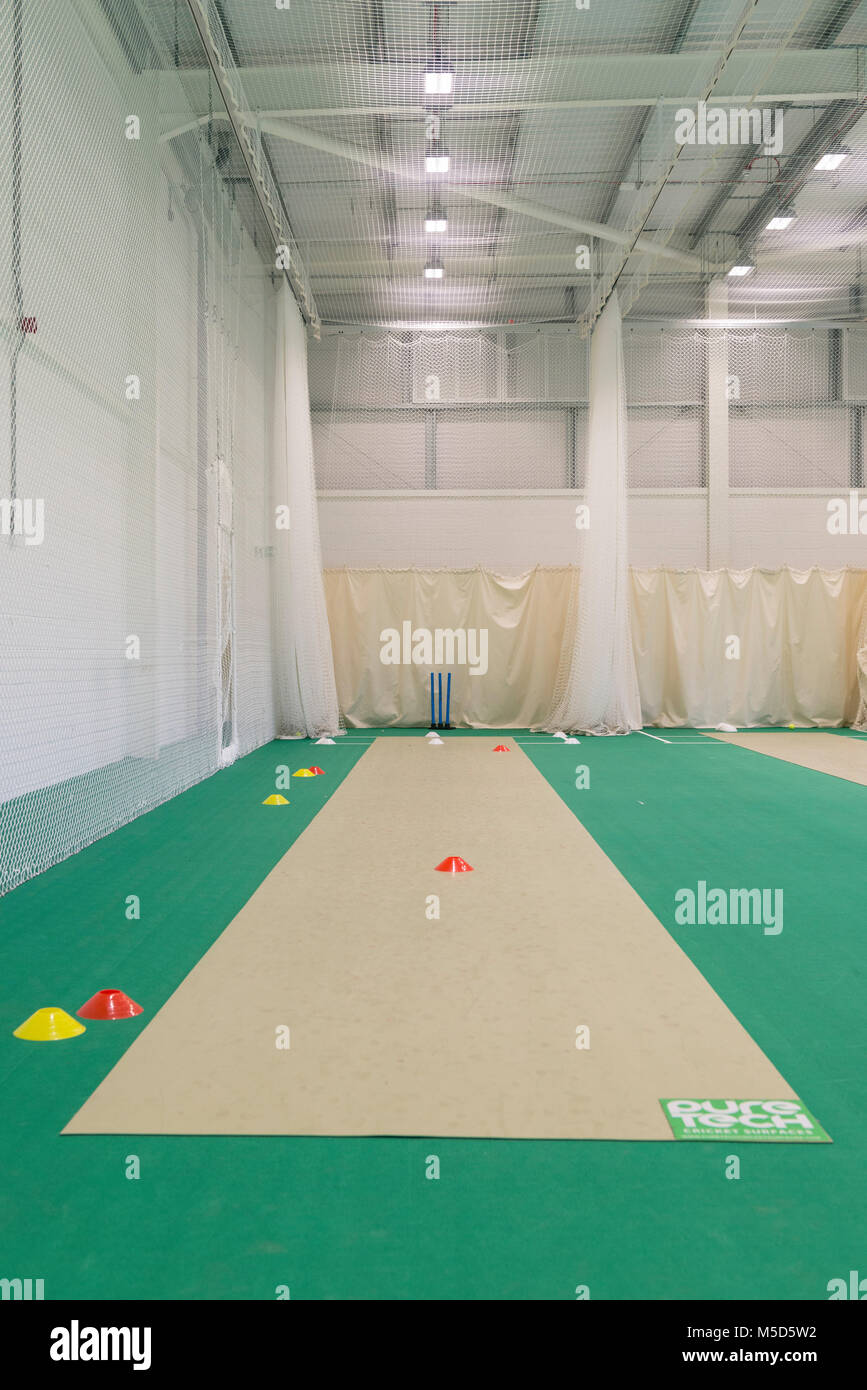 Las instalaciones deportivas profesionales en el Sir Rod Aldridge Cricket centro en Brighton sussex para la práctica y la formación en el deporte de cricket Foto de stock