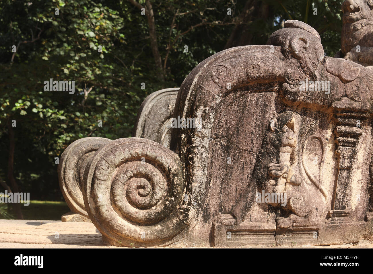 Polonnaruwa, norte y centro de la Provincia de Sri Lanka de la cámara del consejo del rey Korakwak Gala Foto de stock