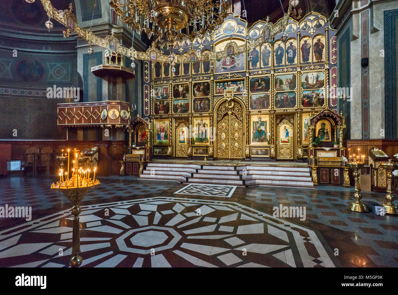 Iconostasio en Espíritu Santo Catedral Ortodoxa de Chernivtsi, región de Bucovina, Ucrania Foto de stock