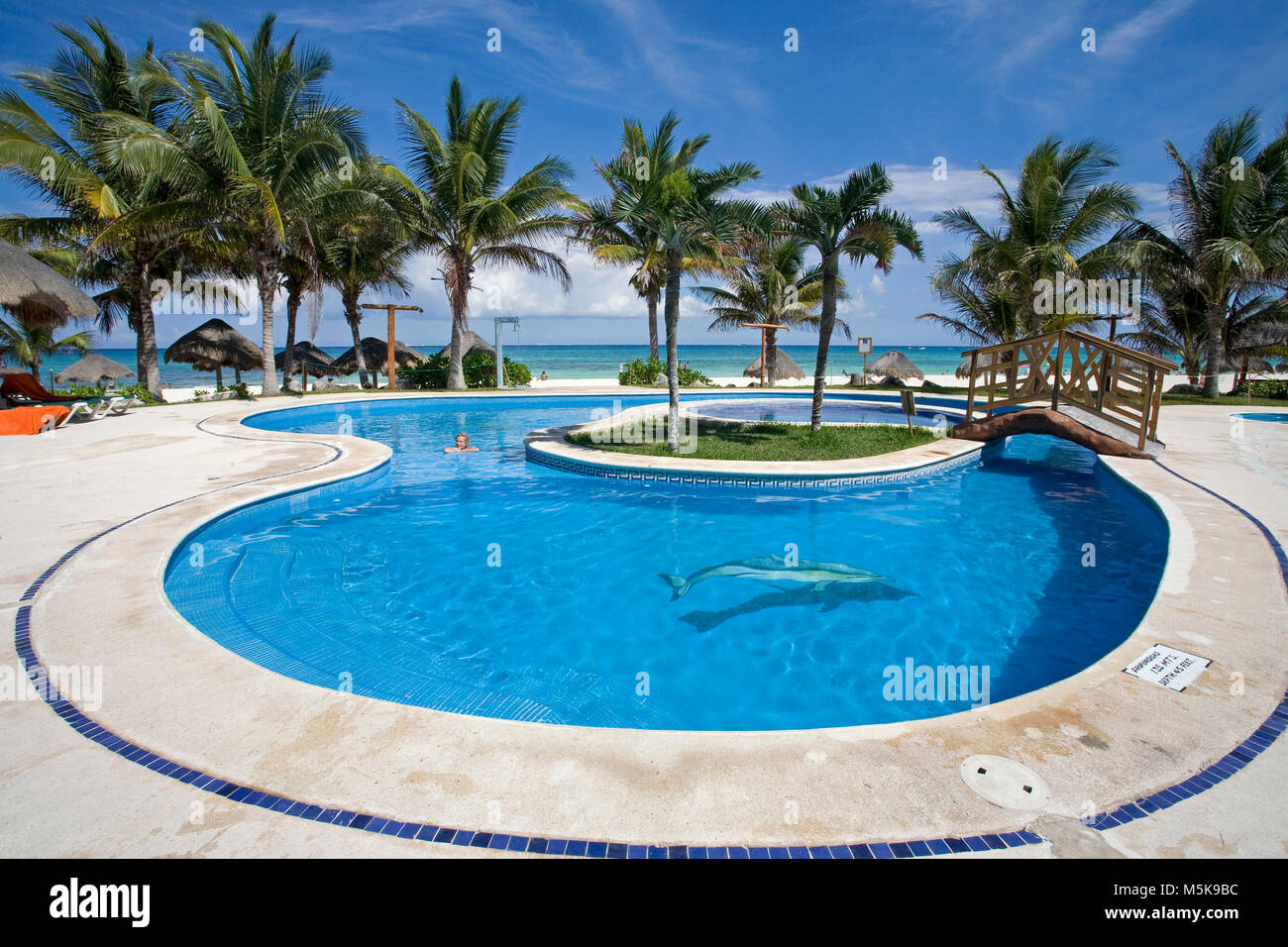 Piscina vom el Shangri La Hotel, Playa del Carmen, Mexiko, Karibik | agrupación de Shangri La Hotel, Playa del Carmen, México, el Caribe Foto de stock