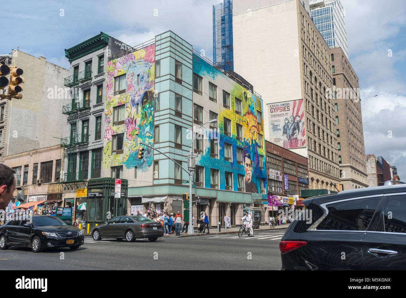 Nueva York, NY, ESTADOS UNIDOS, 29 de septiembre de 2015 - Un mural en el edificio de la esquina de la Calle Canal y Lafayette. ©Stacy Walsh Rosenstock Foto de stock