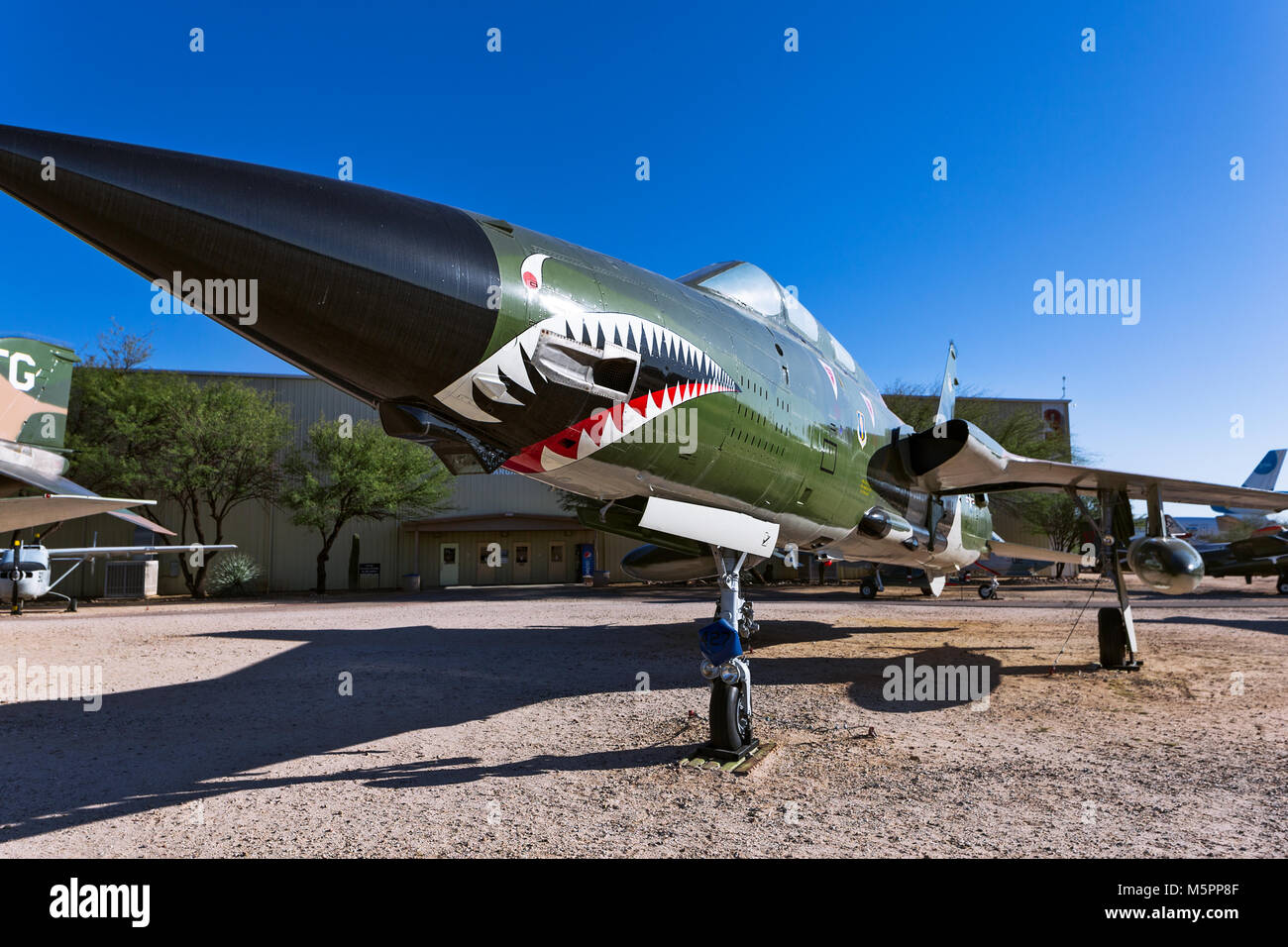 Avión de combate en exhibición en el Pima Air and Space Museum, Tucson, Arizona Foto de stock