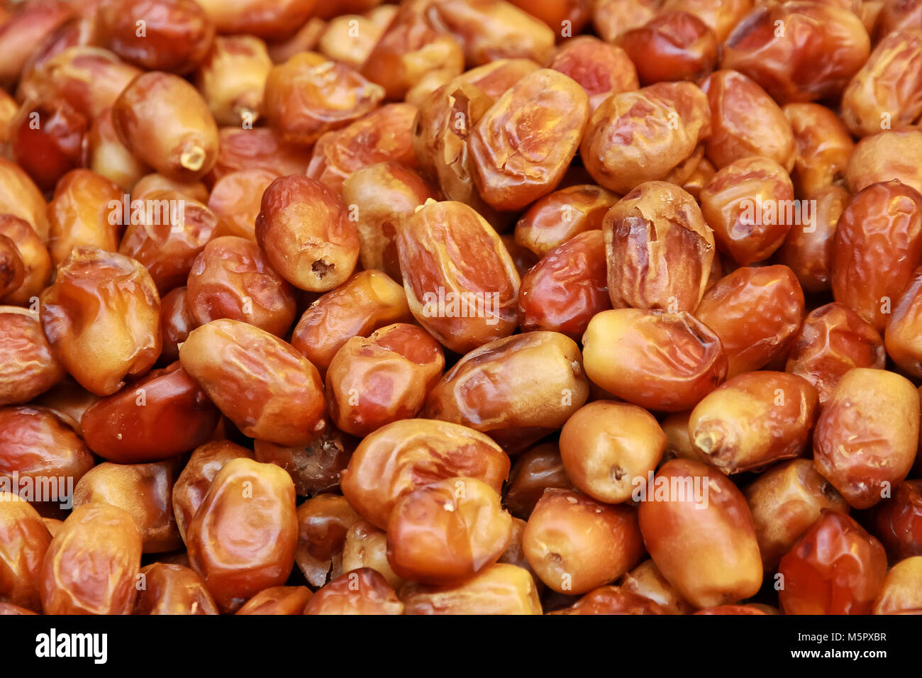 Close-up de maduros y dulces fechas en el contador del trading range del  bazar oriental en Turquía.cr2 Fotografía de stock - Alamy