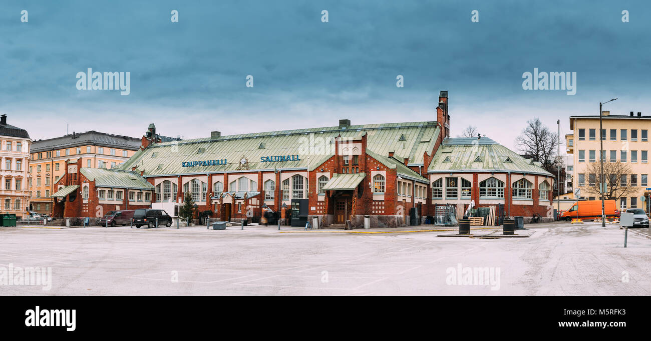 Helsinki, Finlandia. Panorama de Hietalahti Market Hall ubicado en Old Market Hall de Hietalahdentie en Helsinki y comprenden mercado, cafetería y restaurantes. Foto de stock