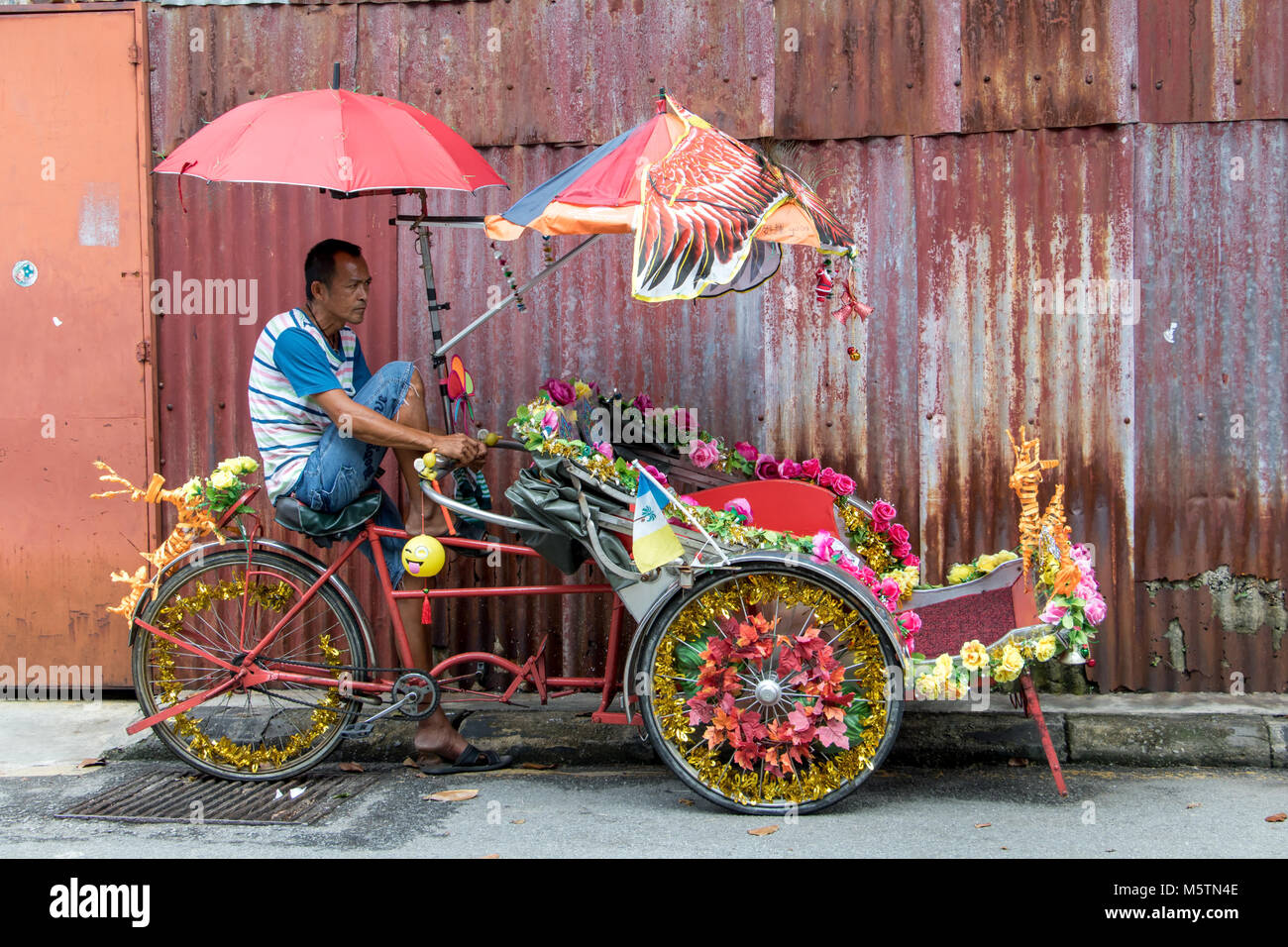 Triciclo decorado fotografías e imágenes de alta resolución - Alamy